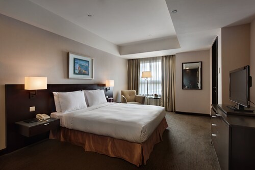 Lakeshore Hotel Metropolis I