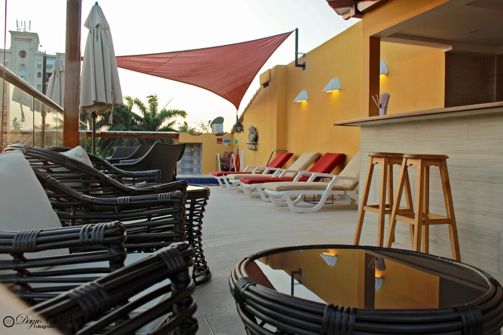 Poolside Bar