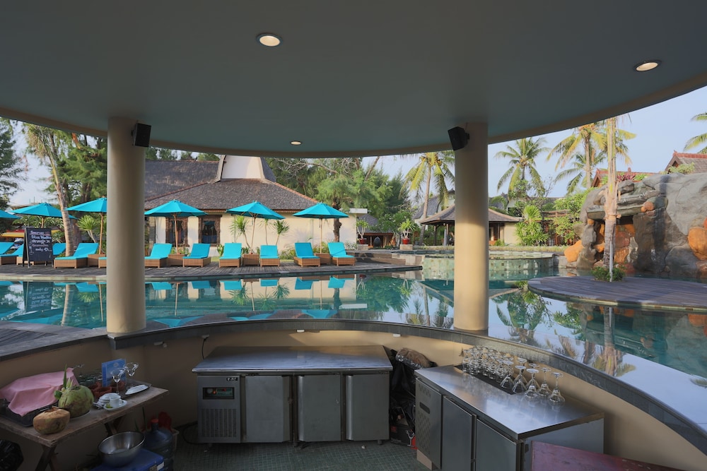 Poolside Bar