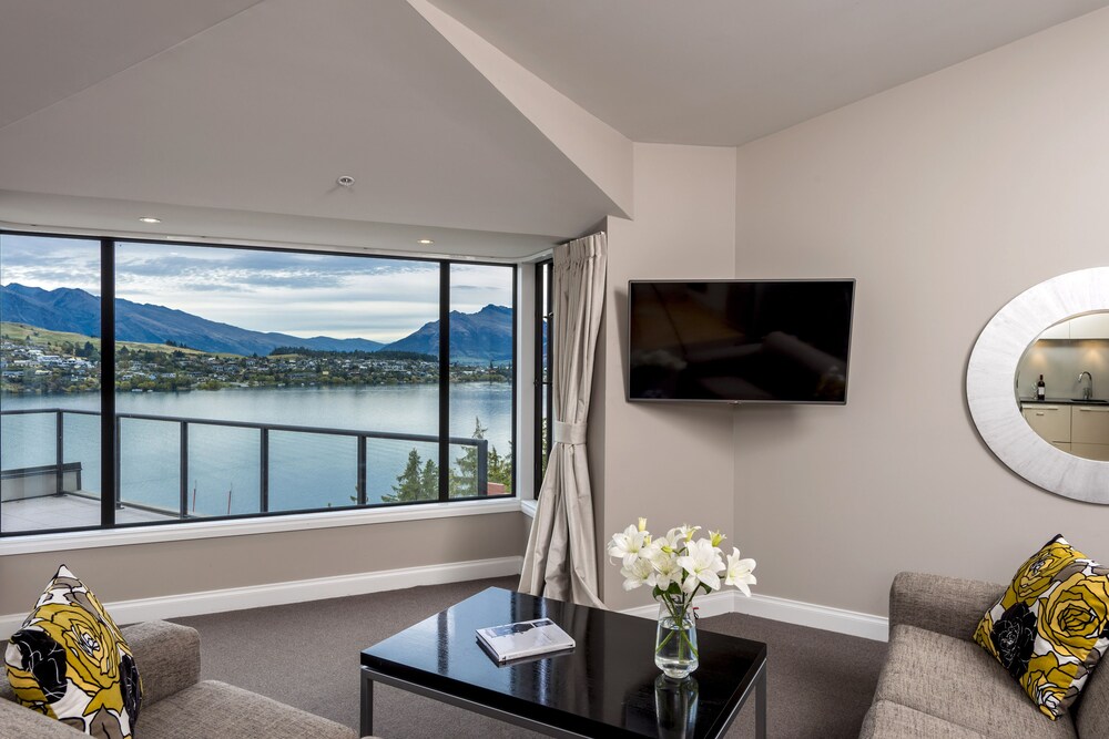 Penthouse, 4 Bedrooms, Kitchen, Lake View - Living Area