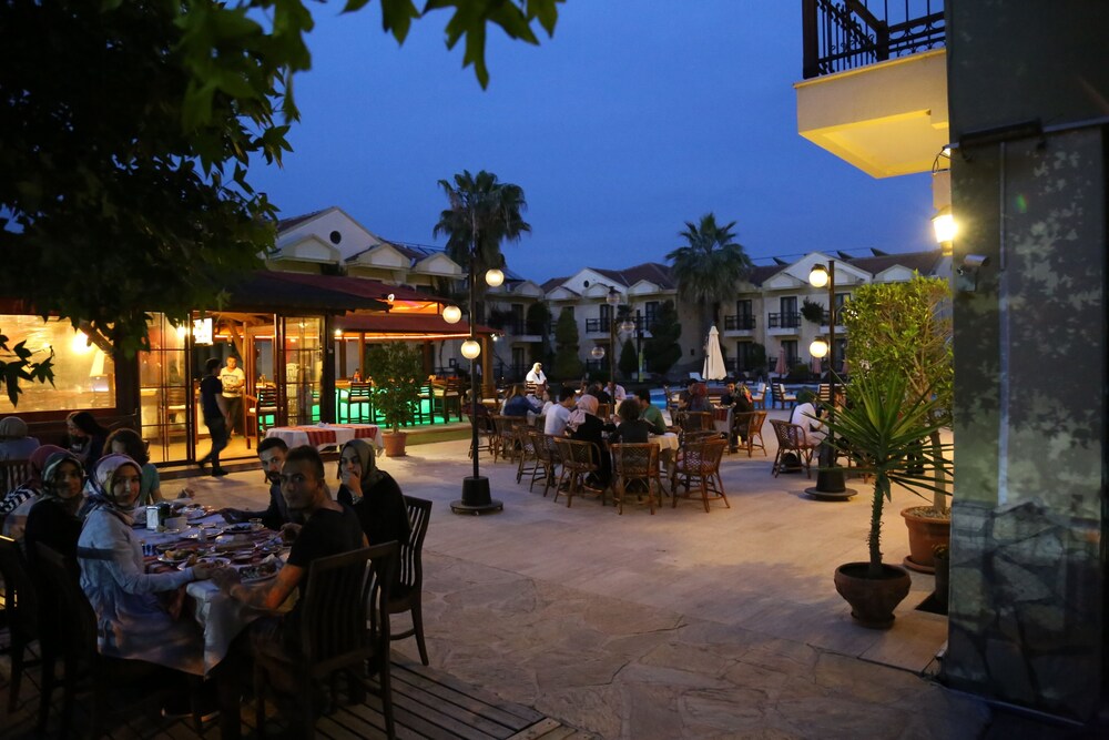 Food Court