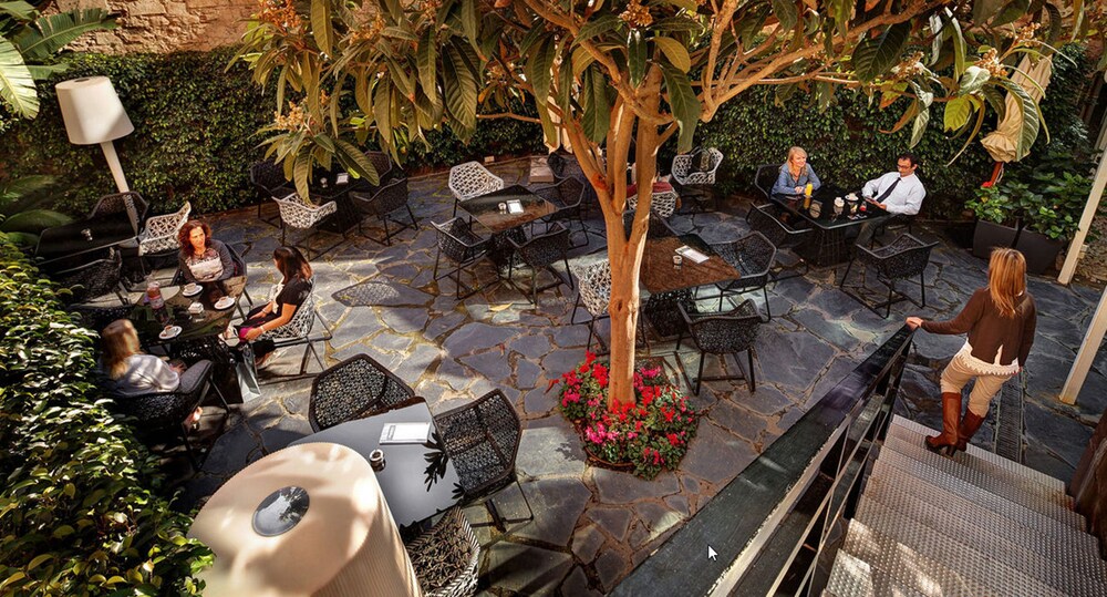 Hotel Bar