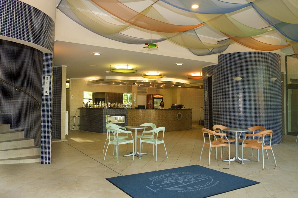 Poolside Bar
