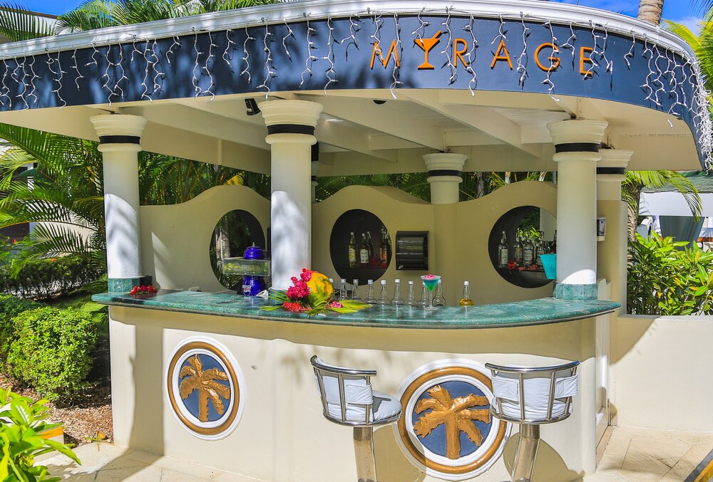Poolside Bar