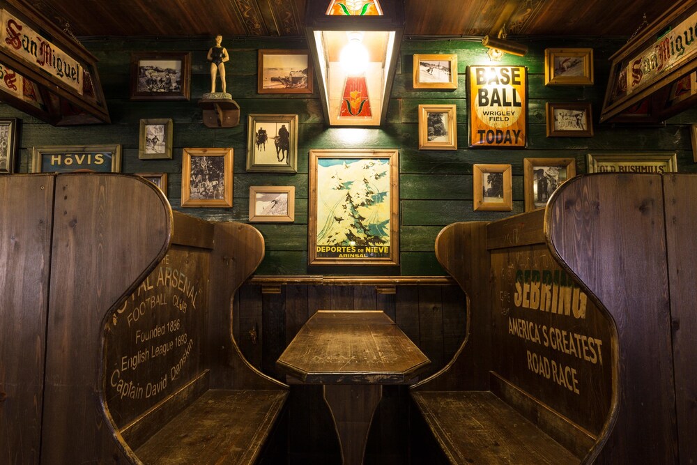 Hotel Bar