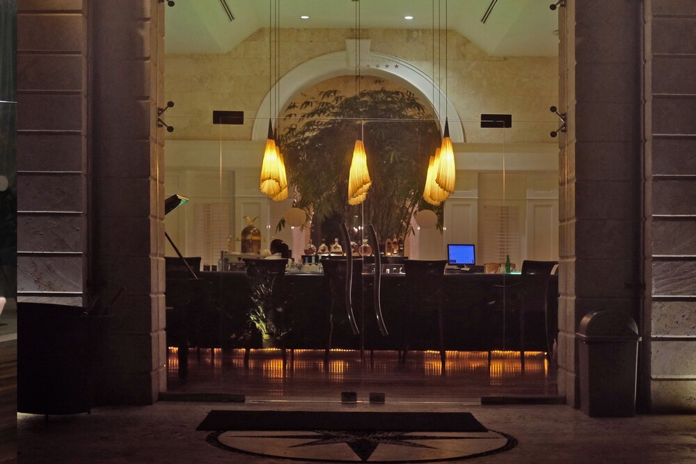 Hotel Bar