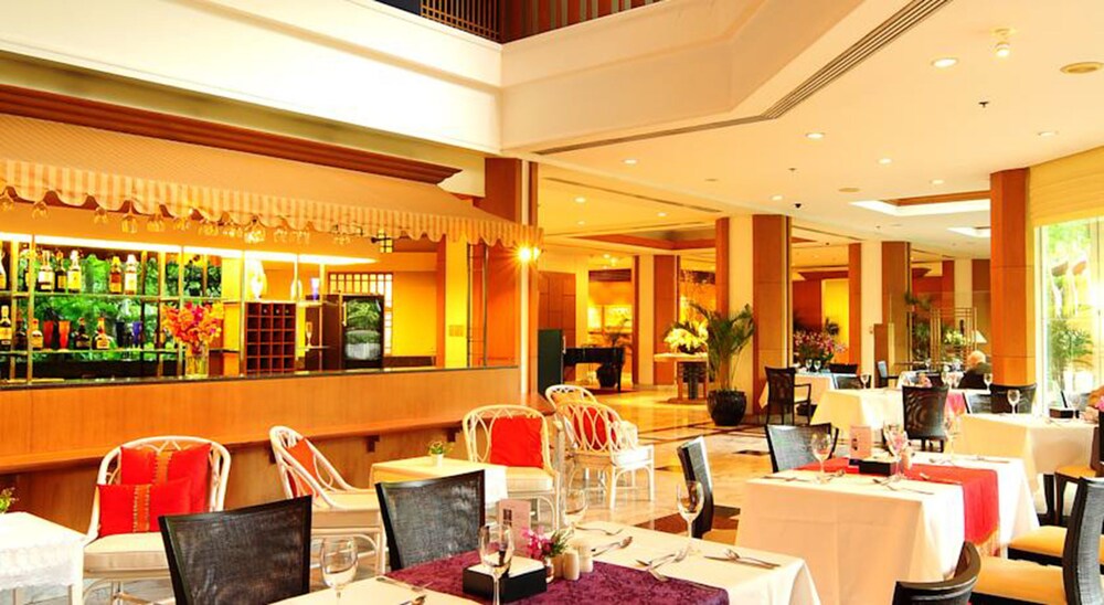 Hotel Bar