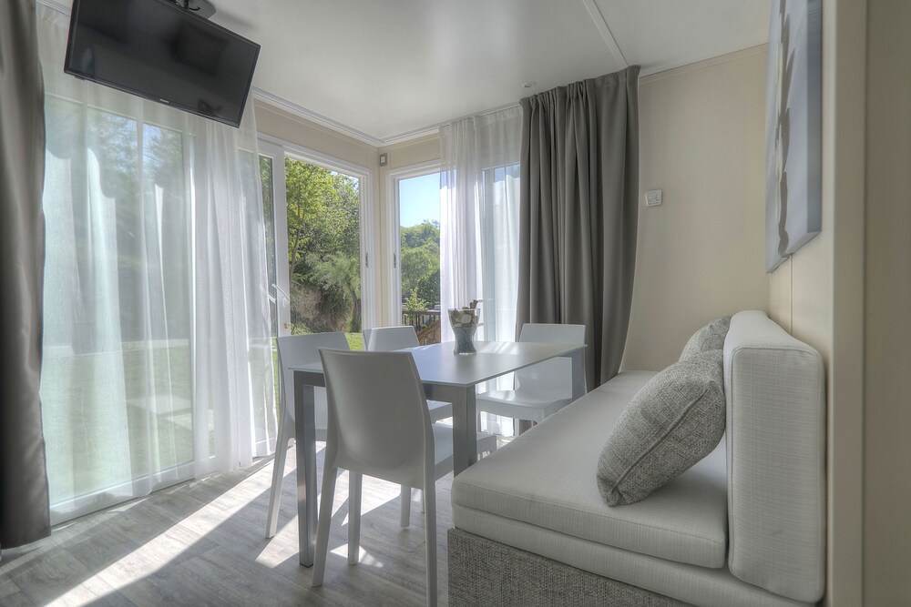 Family Bungalow, Patio (Deluxe) - Living Room