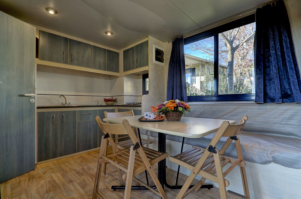 Family Bungalow, 2 Bedrooms, Kitchenette - In-Room Kitchenette