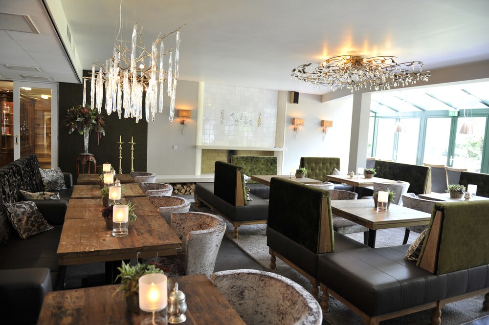 Hotel Lounge