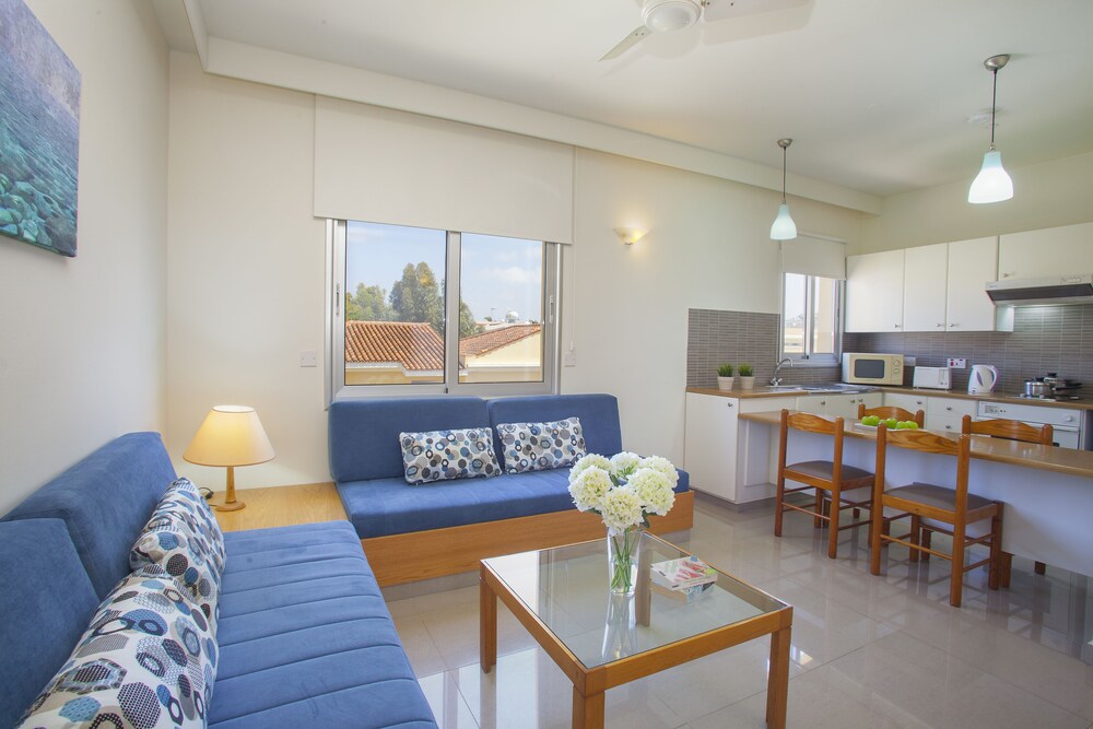 Suite, 1 Bedroom, Garden View - Living Area