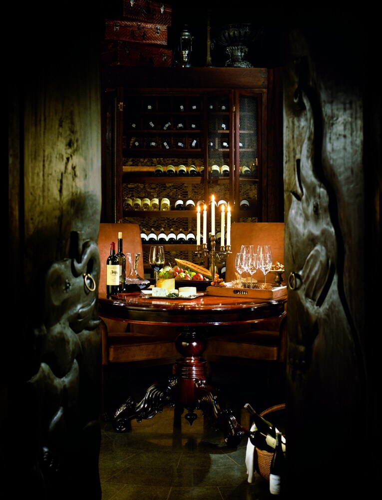 Hotel Bar