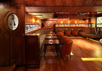 Hotel Bar