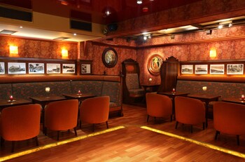 Hotel Bar
