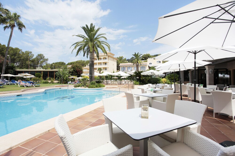 Poolside Bar