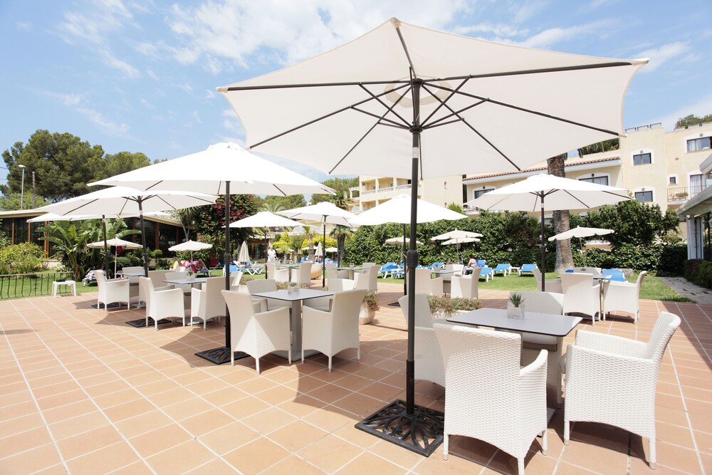 Poolside Bar