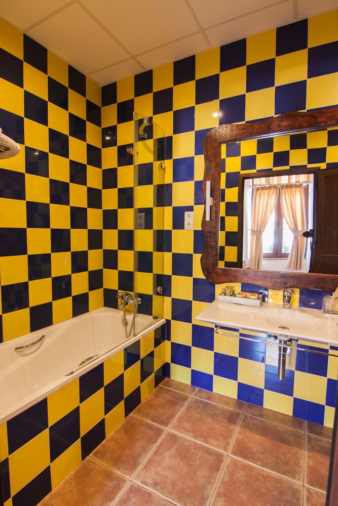 Double or Twin Room - Bathroom