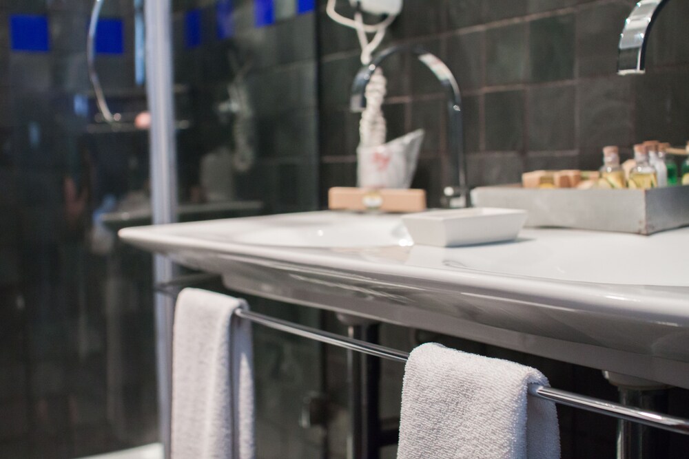 Junior Suite - Bathroom Sink