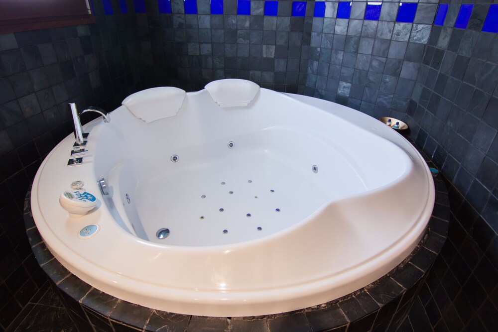 Junior Suite - Jetted Tub
