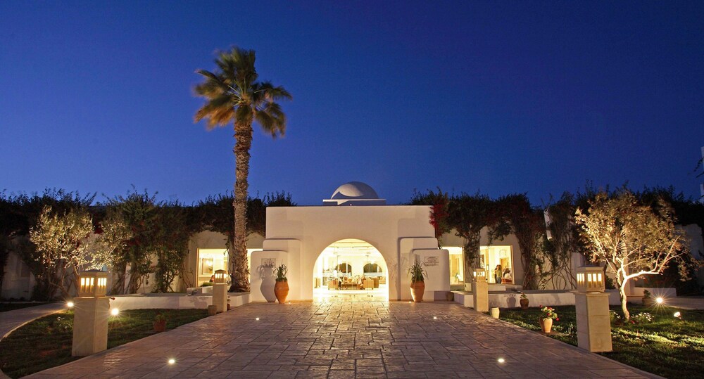 Facciata hotel (sera/notte)