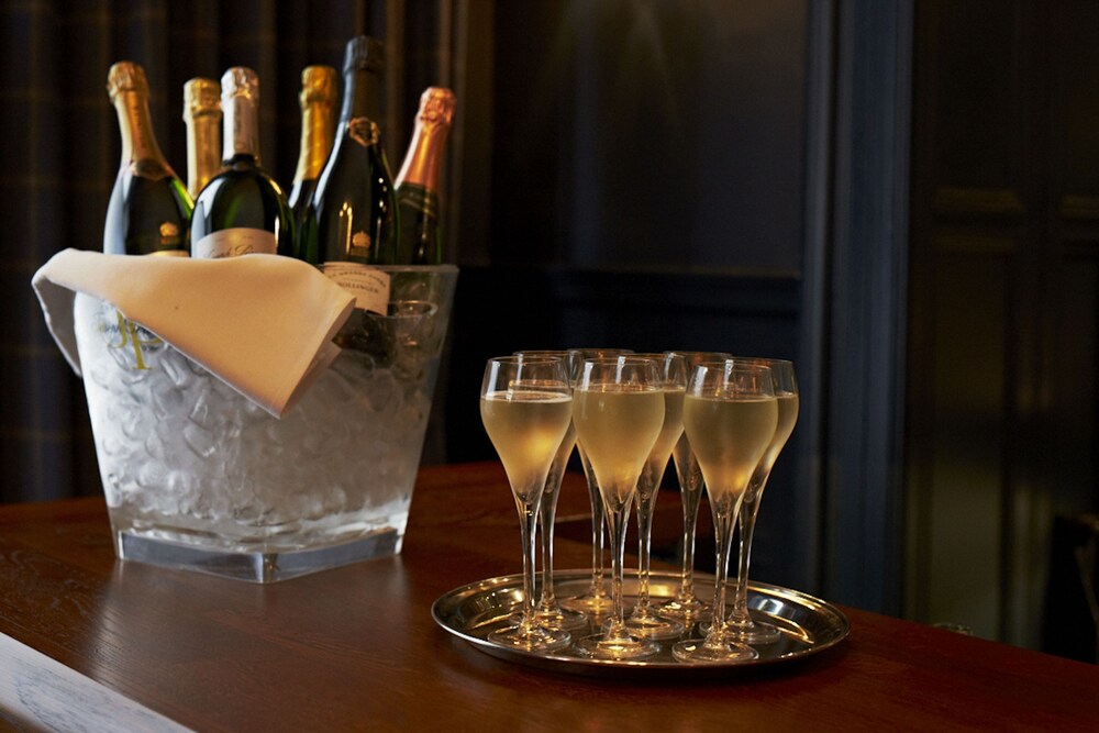 Hotel Lounge