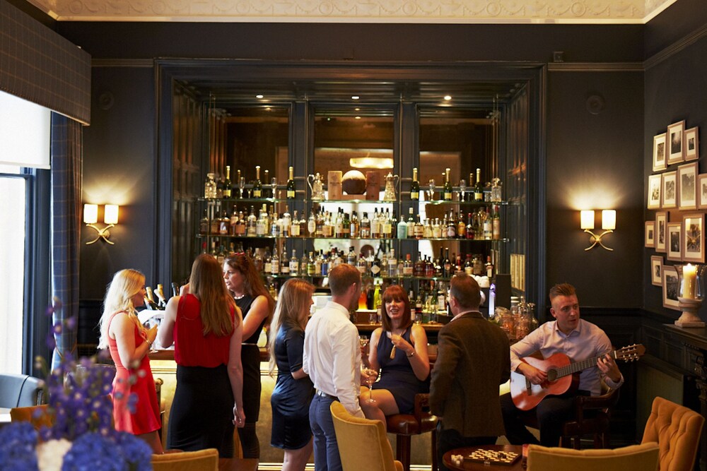 Hotel Bar