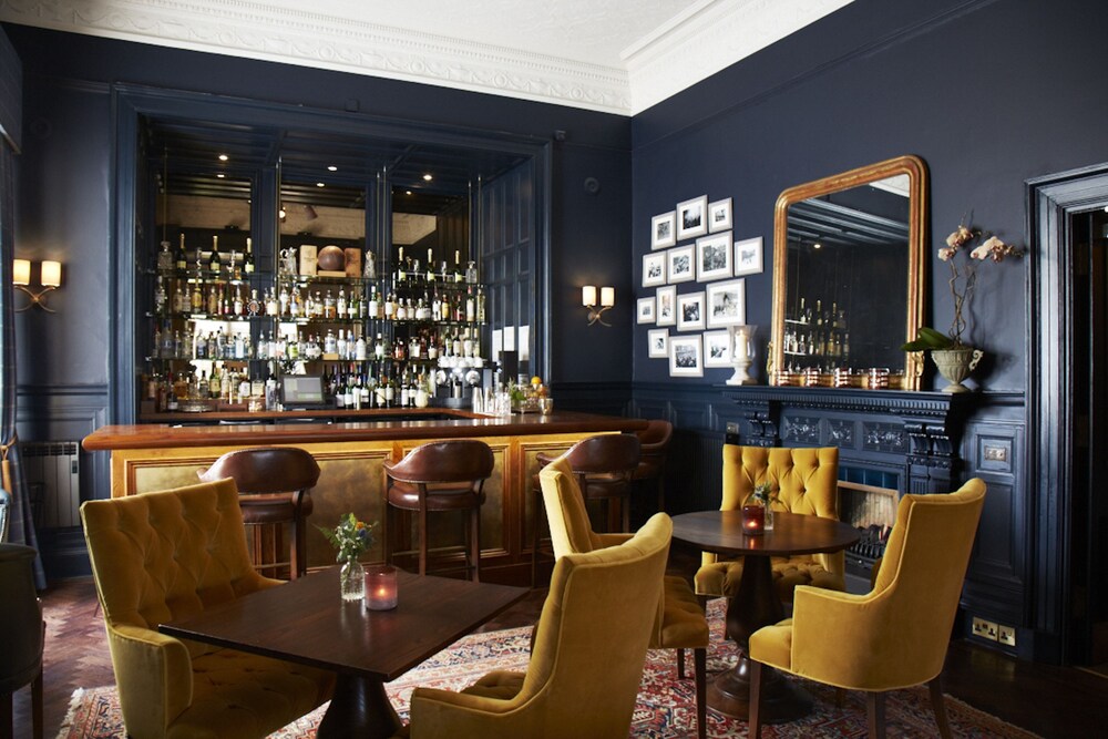 Hotel Bar