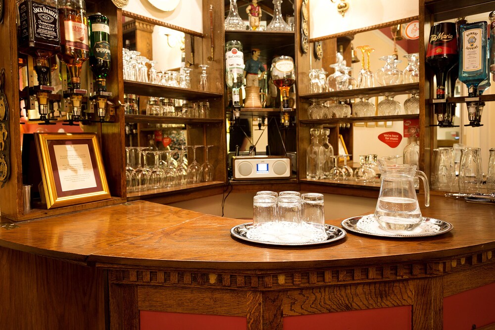 Hotel Bar