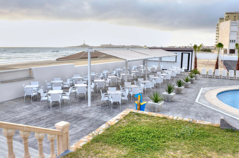 Poolside Bar