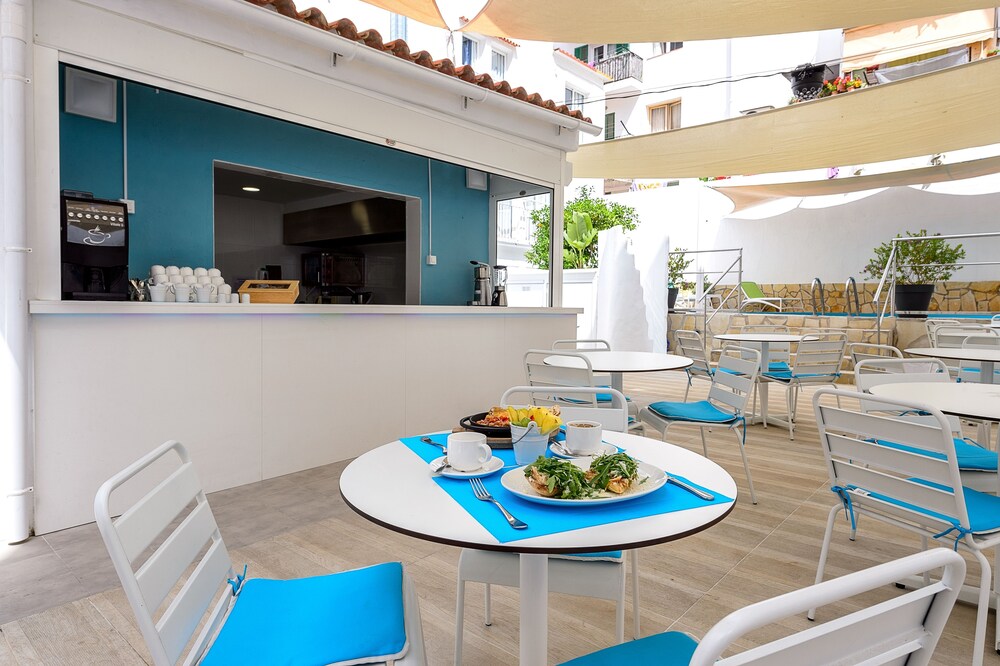 Poolside Bar