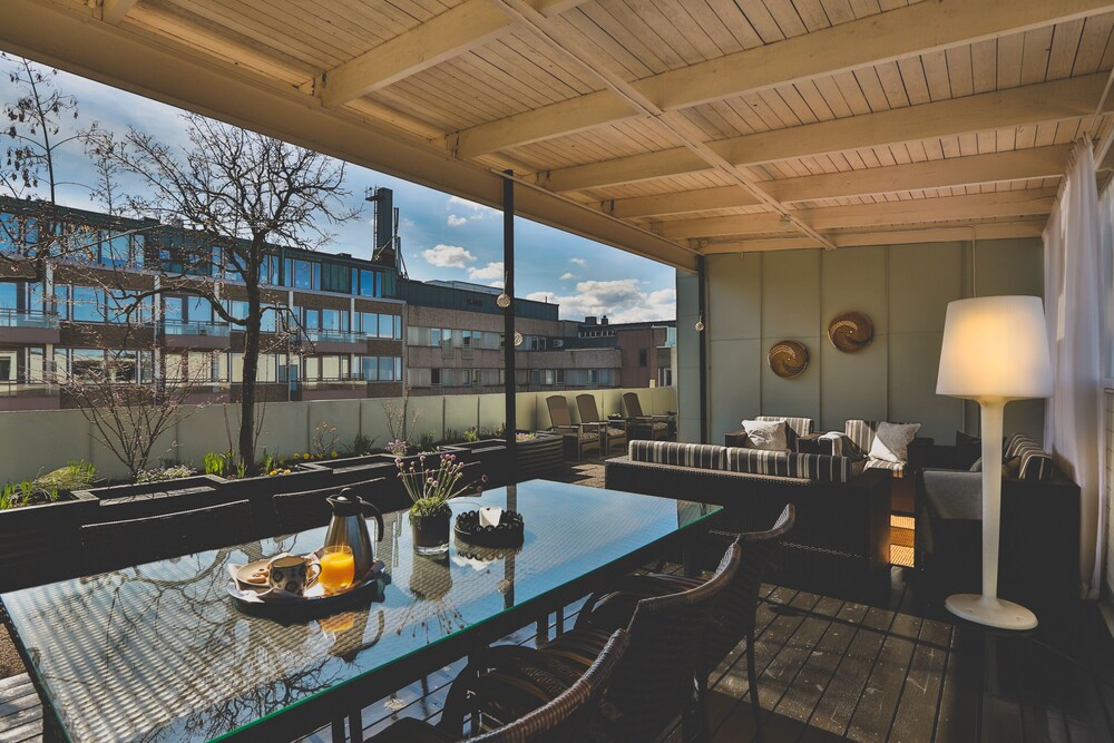 Courtyard View