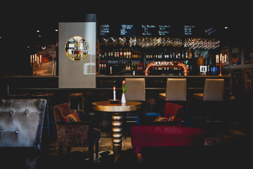 Hotel Bar