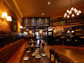 Hotel Bar