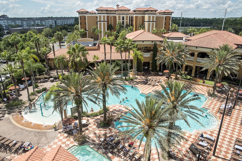 Outdoor pool, Floridays Resort Orlando