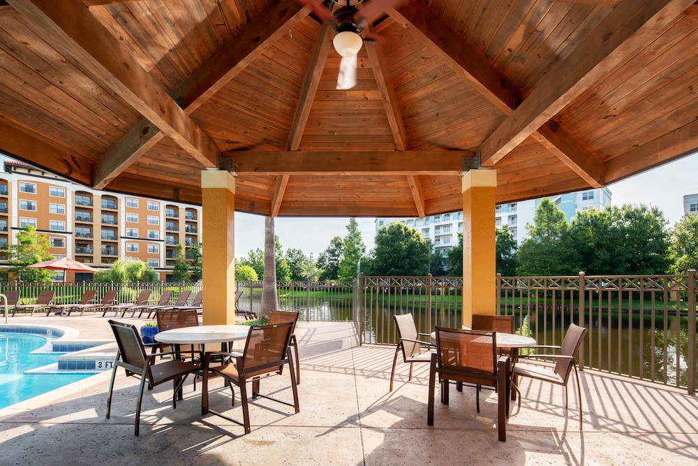 Outdoor pool, Floridays Resort Orlando