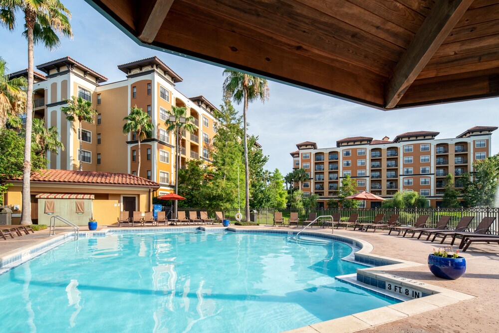 Outdoor pool, Floridays Resort Orlando