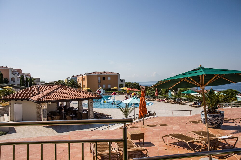 Poolside Bar
