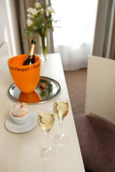 Room Service - Dining
