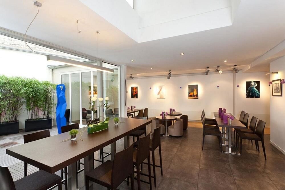 Hotel Bar