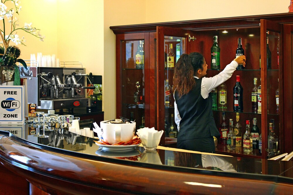 Hotel Bar