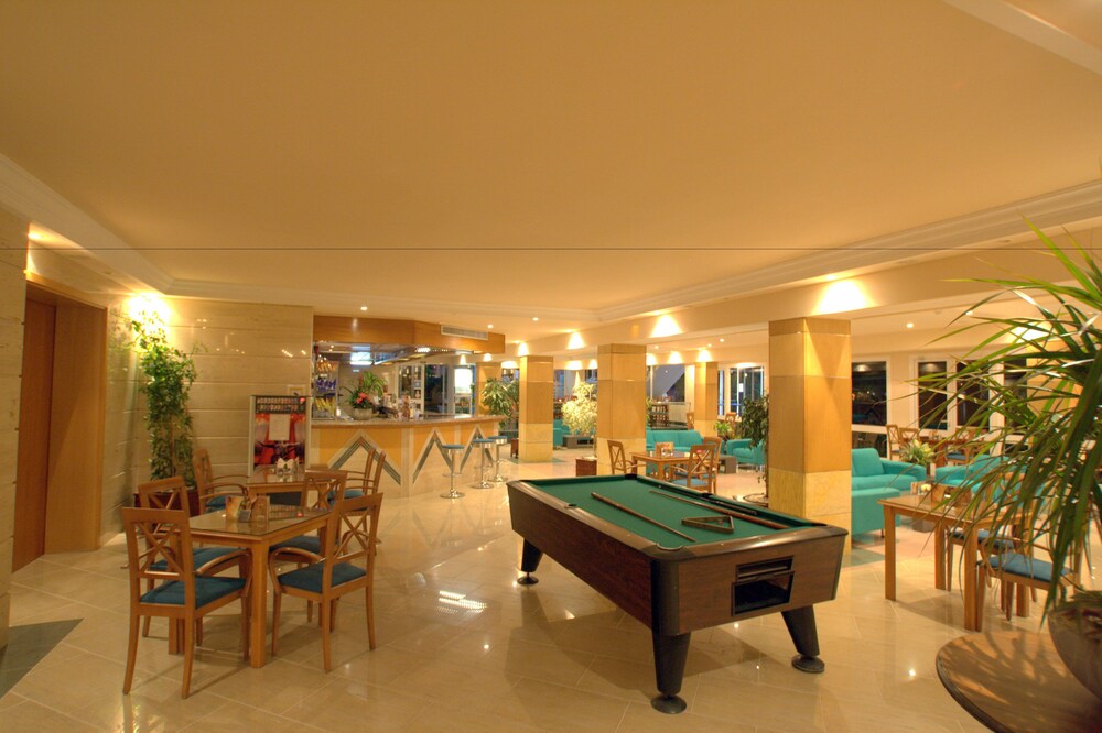 Poolside Bar