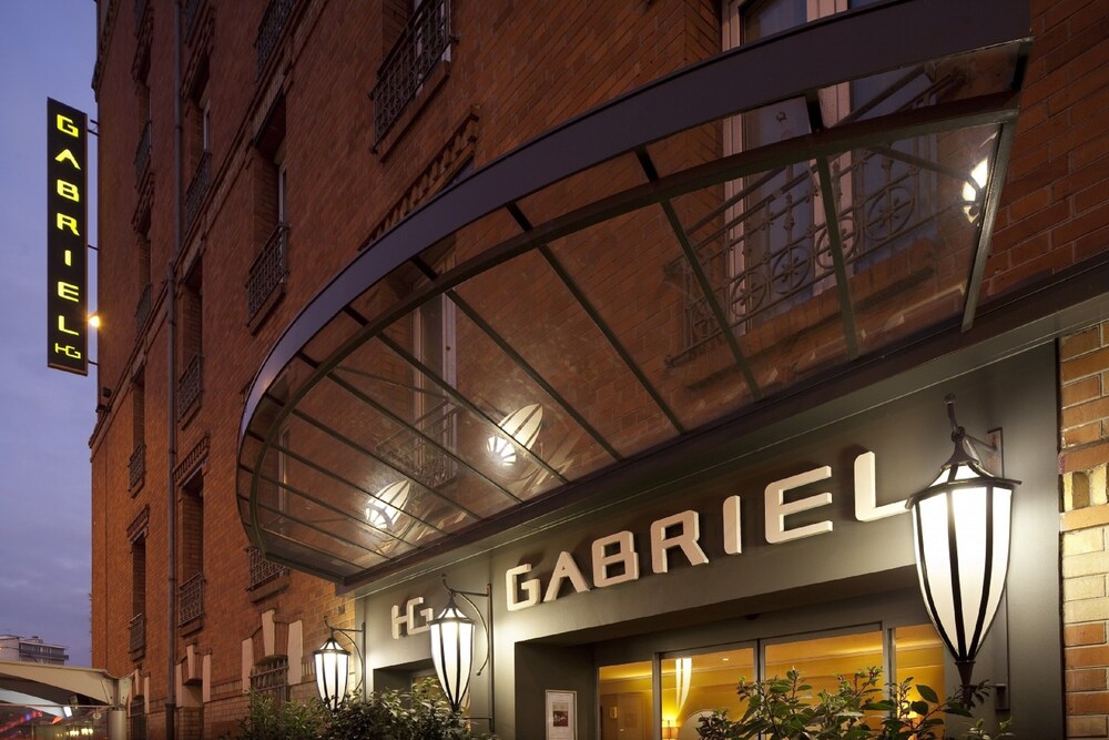 Hotel Front - Evening/Night