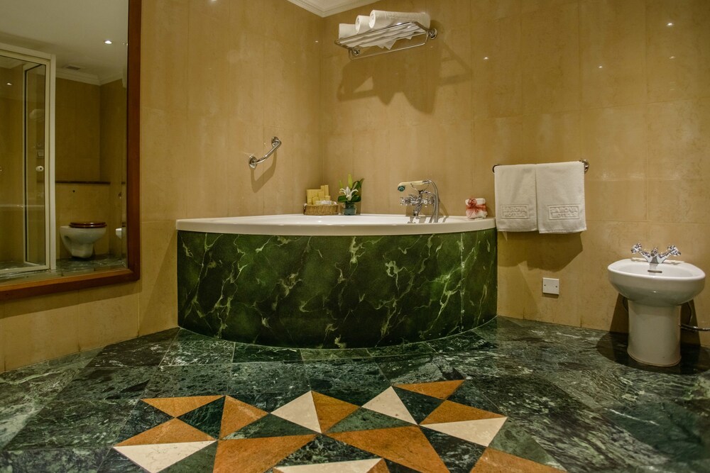 Deep Soaking Bathtub
