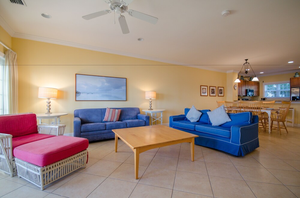 Condo, 3 Bedrooms, Bay View - Living Area