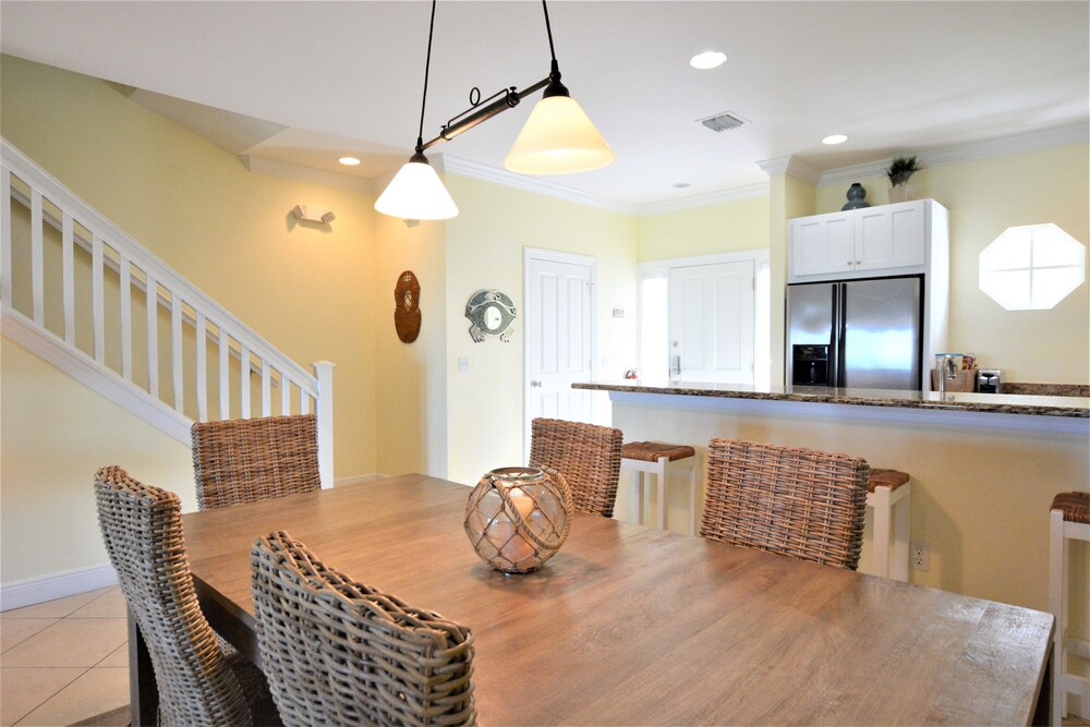 Condo, 3 Bedrooms, Bay View - In-Room Dining