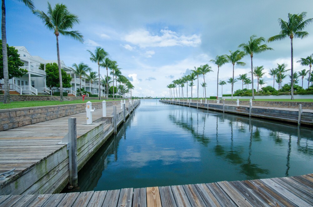 Dock