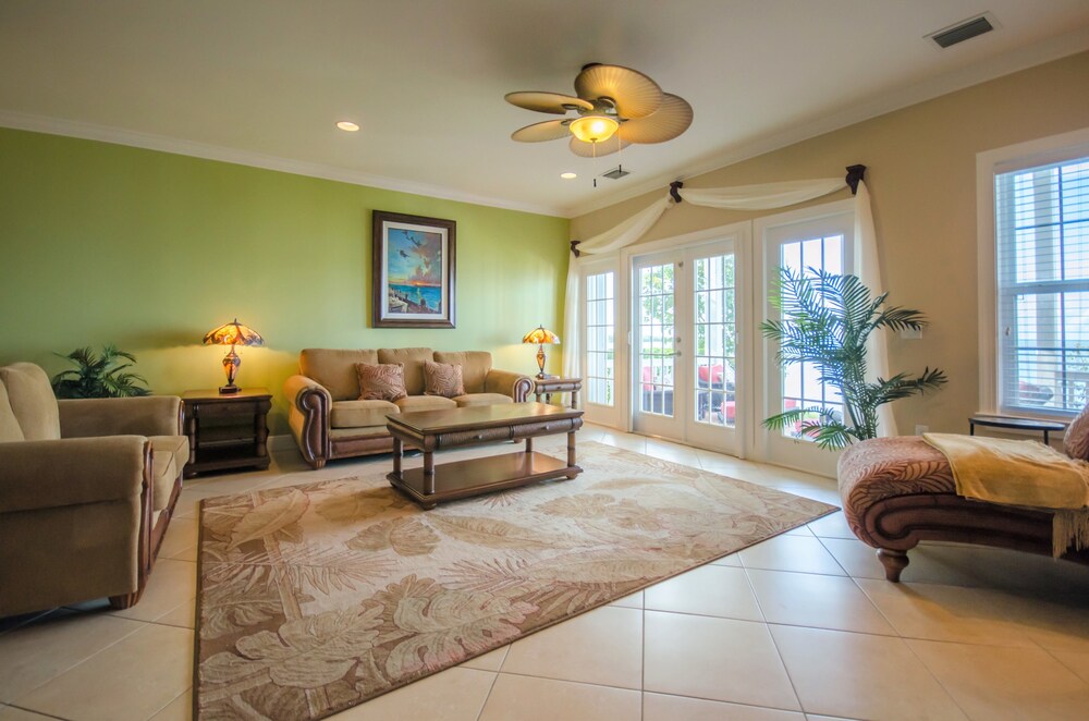 Condo, 3 Bedrooms, Bay View - Living Area