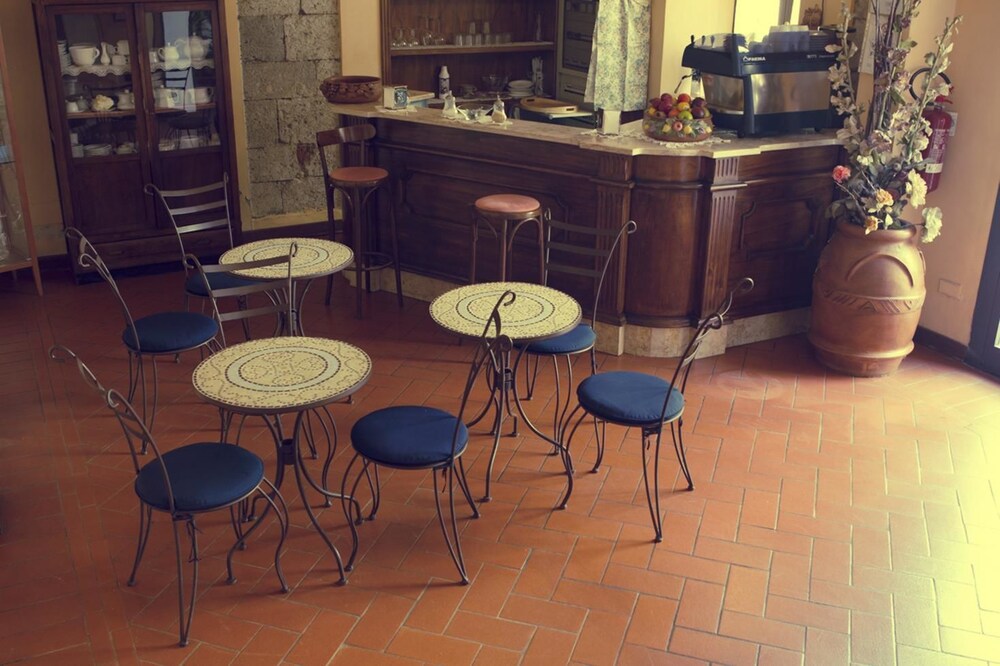 Hotel Bar