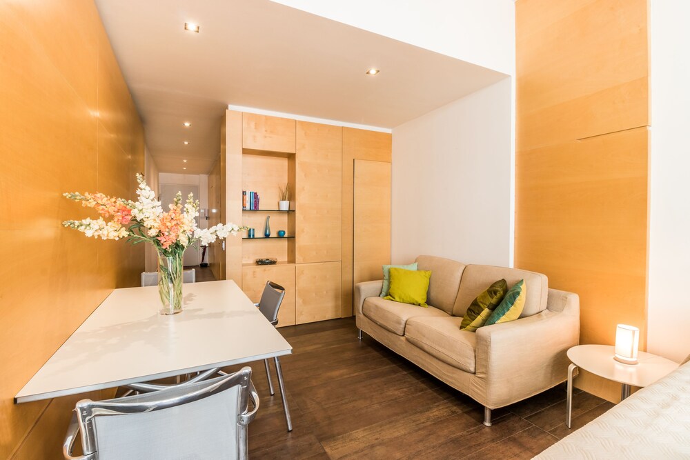 Studio (Modern) - Guestroom