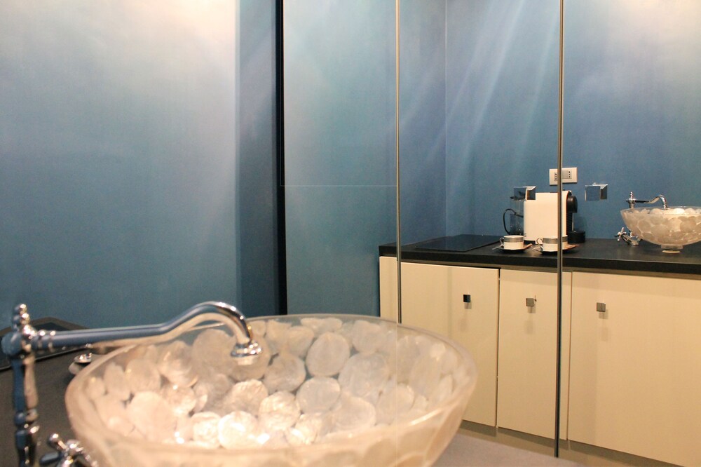 Superior Studio Suite, Hot Tub, Tower - Bathroom